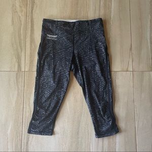 Lululemon Capri Leggings 17”, Size: 6.